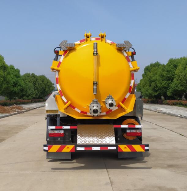 中汽力威牌HLW5140GXW6EQ型吸污車 中汽力威牌HLW5140GXW6EQ型吸污車