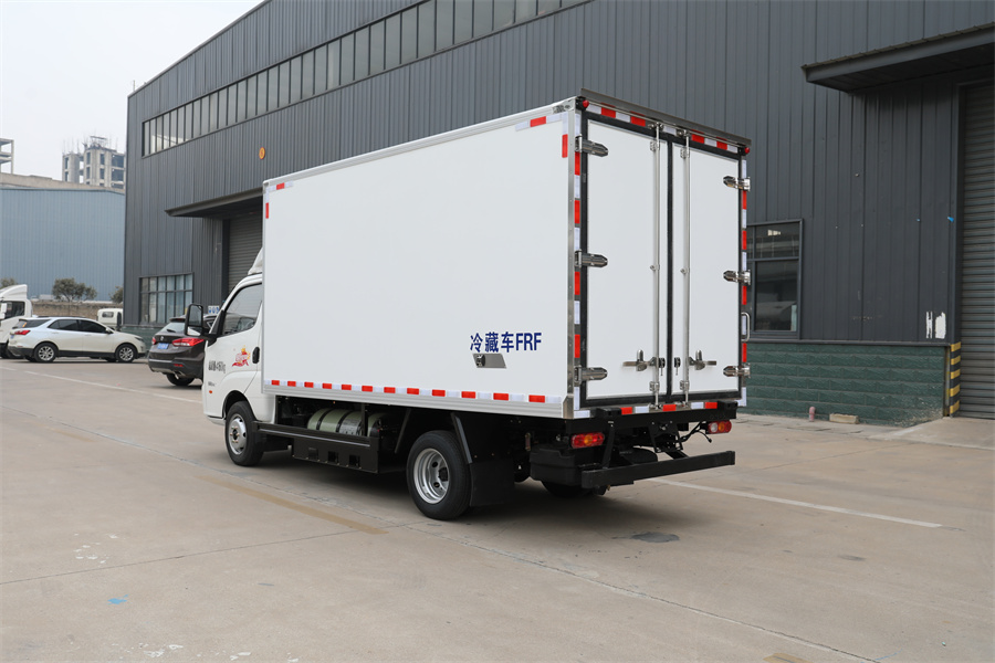 飛碟締途雙燃料冷藏車(11.3--13方) 飛碟締途雙燃料冷藏車(11.3--13方)